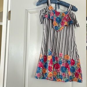 Girls size 7-8 Wonder Nation off the shoulder dress.